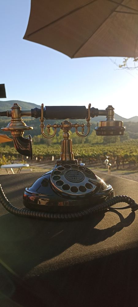 Lloguer de l'audiollibre de signatures amb telèfon retro per a casaments i esdeveniments a Barcelona, Girona, Tarragona i Lleida