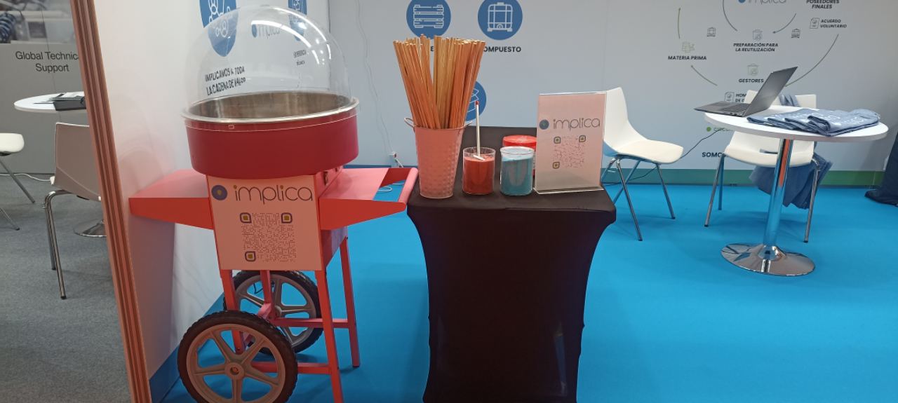 Carretó de cotó de sucre personalitzat d'Hola Festa en un estand de fira a Barcelona, Girona, Tarragona i Lleida